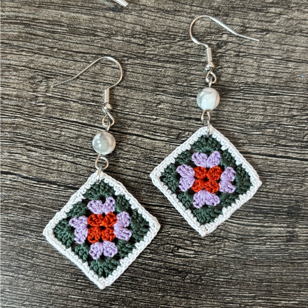 NEW Handcrafted Multi Color Granny Square Earrings - Picture 3 of 10